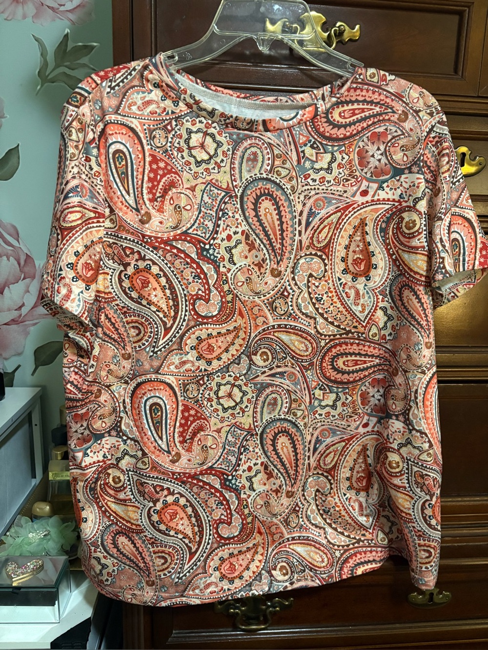 Women's Coral Paisley Short-Sleeve Top
& floral top sz 12